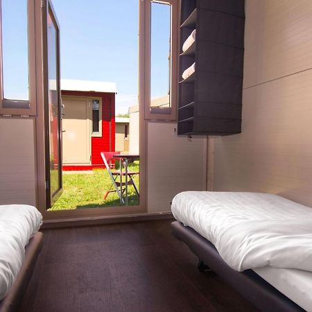 Pop-Up Hotel Songfestival Klaaswaal ภายนอก รูปภาพ